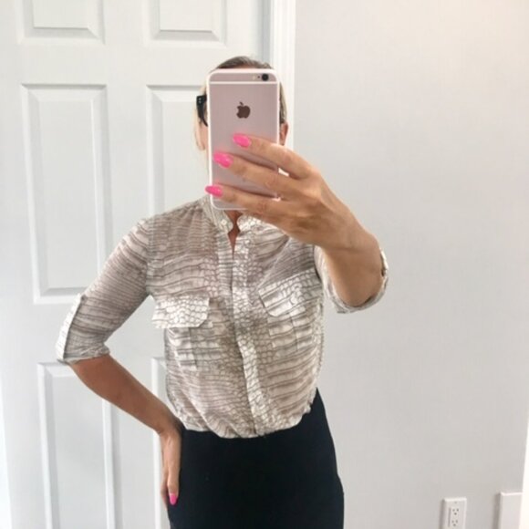 BCBG MaxAzria cotton/silk snake print button front blouse size xs - Picture 3 of 11